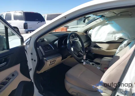 2018 Subaru Outback 2.5I Premium z USA, uszkodzony, nr VIN 4S4BSACC3J3266221